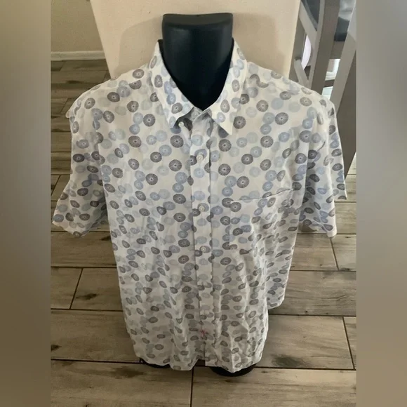 Men’s used Old Navy the classic size XL short sleeve shirt slim fit - Picture 1 of 4